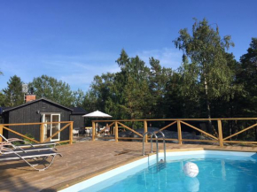 Archipelago-house with pool, boat and bikes in Djurö